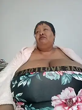 nancy111 (F milf) - Make me squit and cum on my toy