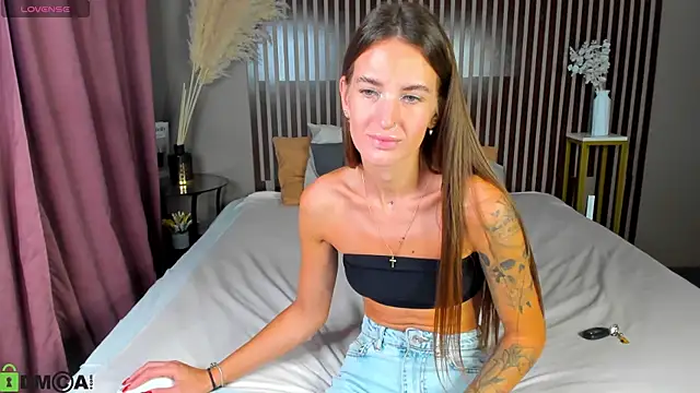 Aly_Alyc webcam