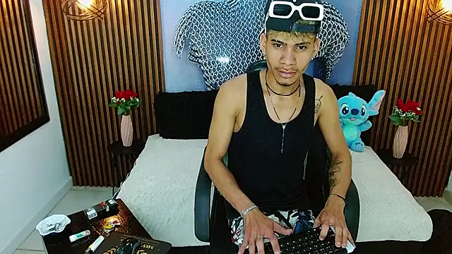 Skinny_cute_Alyer webcam