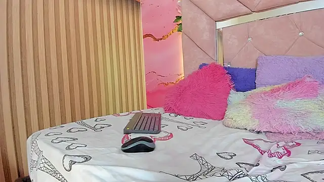 Scarlet_Moon_ webcam