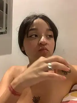 ruemi_rose webcam