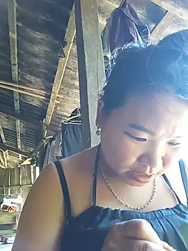 Linh-miulu live cam on StripChat