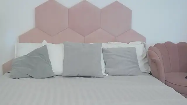 LadyLiia webcam