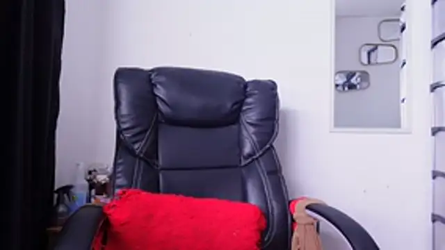 Aries_Mature webcam