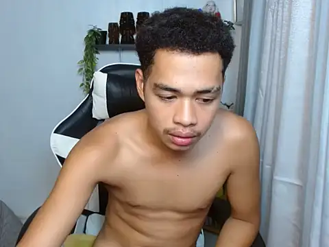 curlyasian_njxx live cam on StripChat