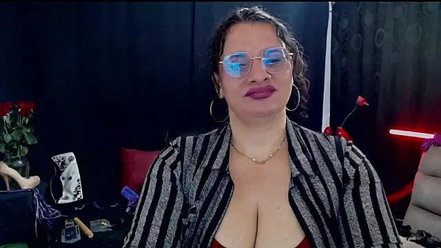Aleja_Gonzales live cam on StripChat