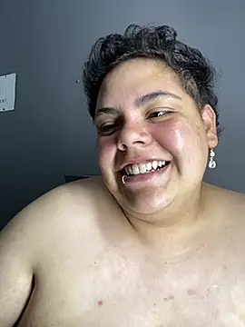 Hailey_Curvy webcam