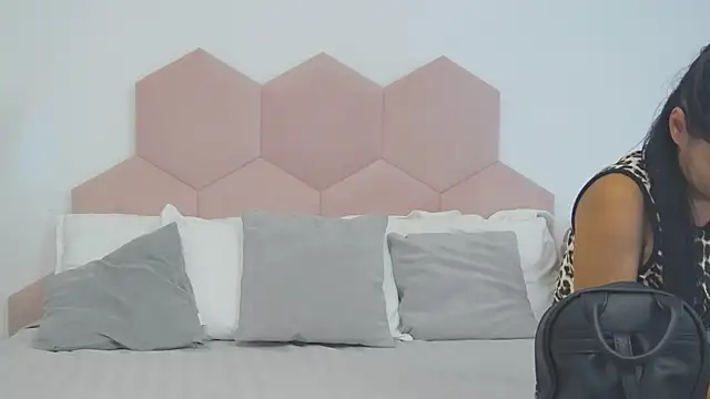 LadyLiia webcam