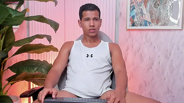 Noah_sexhotty