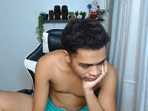 curlyasian_njxx live cam on StripChat