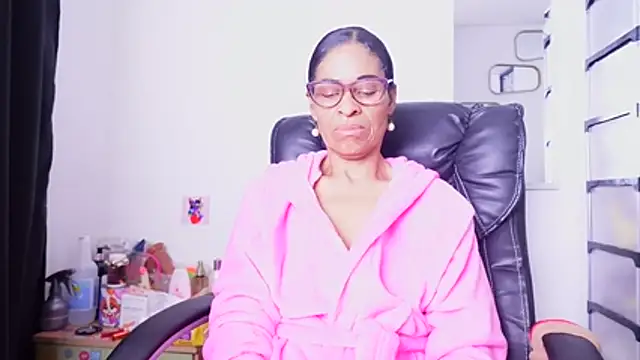 Aries_Mature webcam