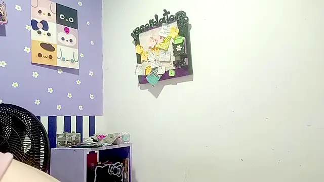 PetiteIvoryQueen19 webcam