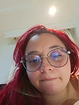 CURVY-HORNY webcam
