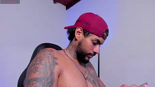 luigivitale_1 - LuigiVitale_1's free webcam - UK Sex Cams
