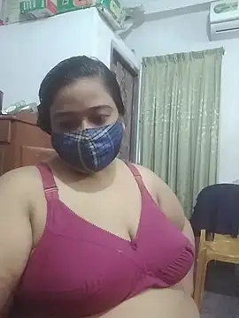 momo_loves webcam