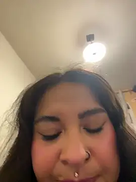 Nailealipsglossy webcam