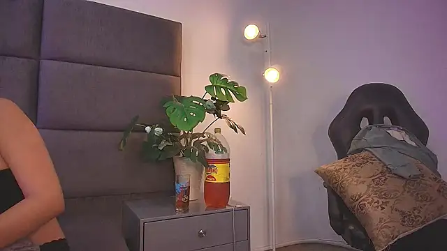 Zoee_8 webcam