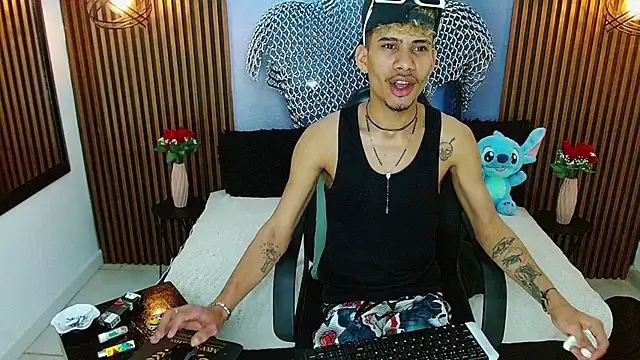 Skinny_cute_Alyer webcam