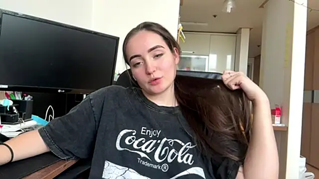 Emilly_Cart webcam