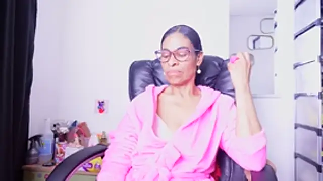 Aries_Mature webcam