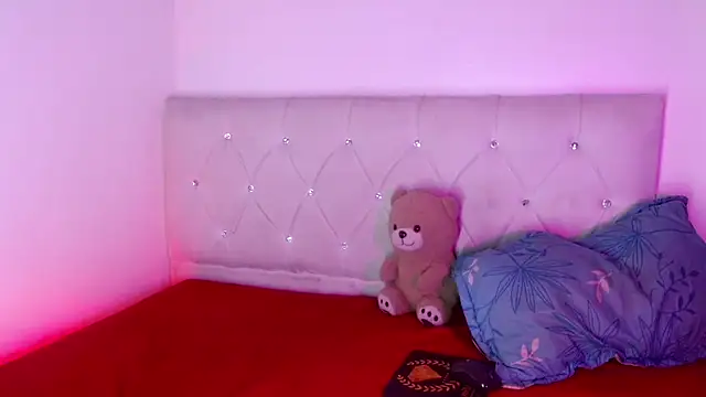 Angel_foxc13 webcam