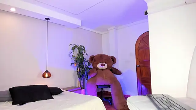 REINA_ADAHARA webcam