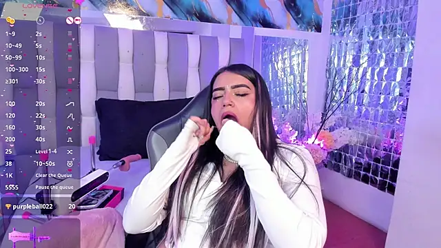 IsaDiiaz live cam on StripChat