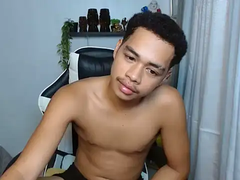 curlyasian_njxx webcam