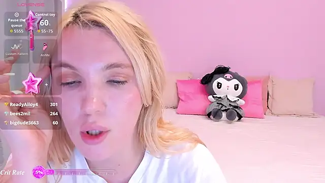 Fluffy_Monica webcam