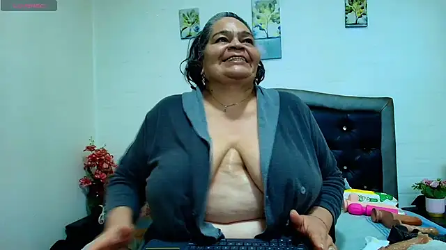 QueenMatturex webcam