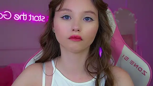 KeiraAsti webcam