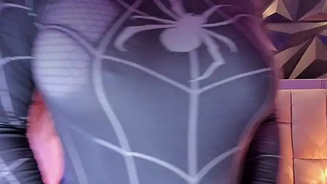 megan_whitee__ webcam