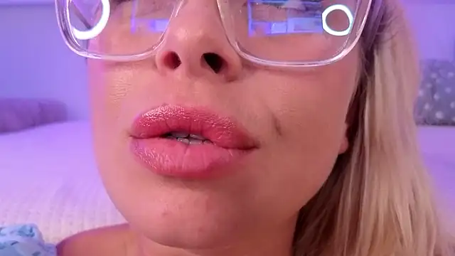 BluEyesKate webcam