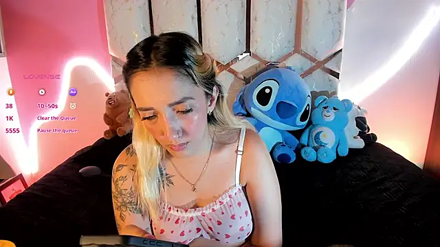 Amanda_klaire live cam on StripChat
