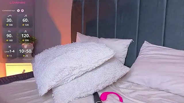 ninna_curly webcam