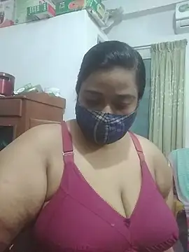 momo_loves webcam