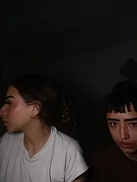 AlexxaAndRileyy webcam
