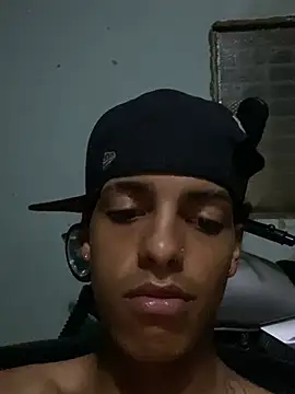 Aleexxx_2005 webcam
