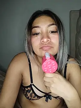 katerinth (F young) - NALGADA, QUITAR TRUSA, DESNUDA