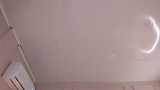 mia_kisses2