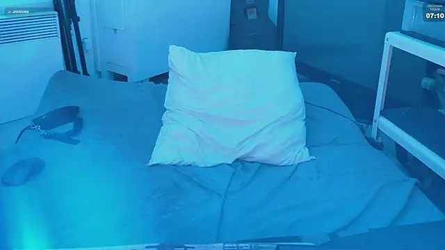 CeriseLapine live cam on StripChat