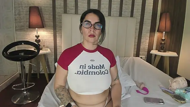 Hannah_Cross