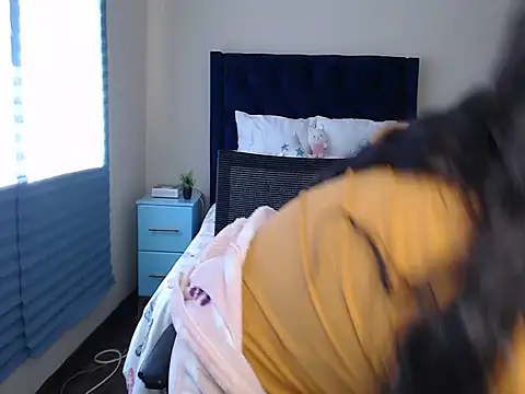 QUEENMANDYY webcam