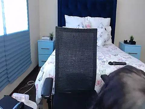 QUEENMANDYY
