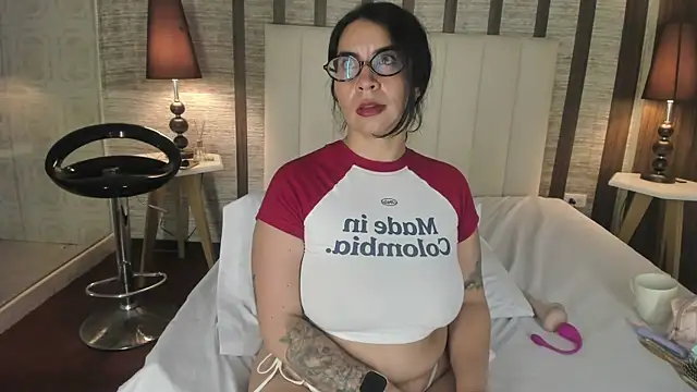 Hannah_Cross live cam on StripChat