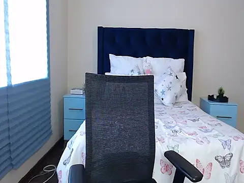 QUEENMANDYY webcam
