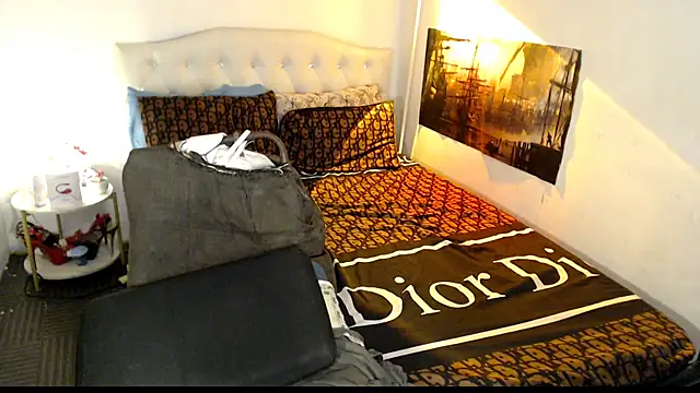 NinaDOM4CUM webcam