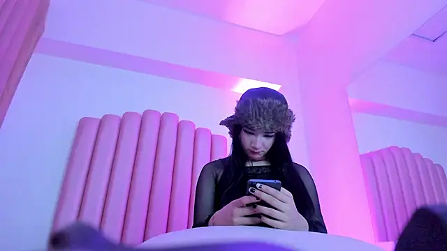 lana_fox01 (T teen) - show cum publico