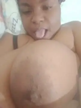bigtitssxx webcam