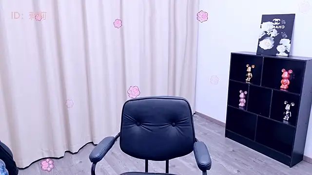Elegant-001 webcam